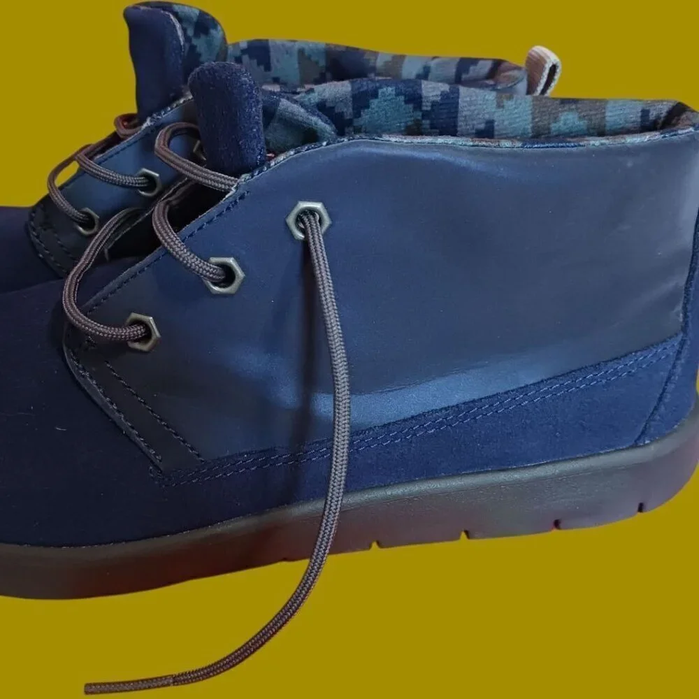 UGG Blue Youth Reflective Canoe Chukka Boots Navy Blue Size 6